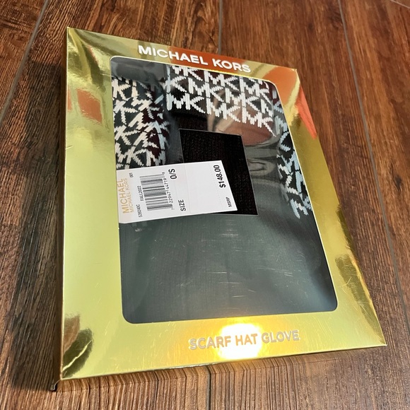 NWT Michael Kors Hat, Gloves and Scarf set.  $148 MSRP! - Picture 8 of 12